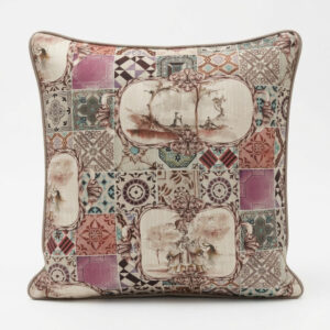 Διακοσμητική θήκη μαξιλαριού με πολύχρωμο μοντέρνο σχέδιο.