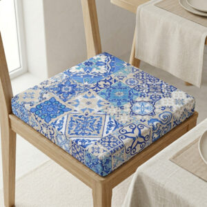 Διακοσμητικές μαξιλαροθήκες με σχέδιο πλακάκι σε μπλε-μπεζ.