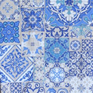 Διακοσμητικές μαξιλαροθήκες με σχέδιο πλακάκι σε μπλε-μπεζ.